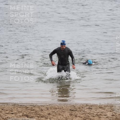 21.06.2025 - 27. Vierlanden-Triathlon MichiJ http://msf.ph/oto/8022710 15.06.2026 10:53:45 Schwimmen 650, 726 meine-sportfotos.de
