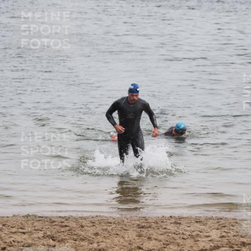 21.06.2025 - 27. Vierlanden-Triathlon MichiJ http://msf.ph/oto/8022716 15.06.2026 10:53:45 Schwimmen 650, 726 meine-sportfotos.de
