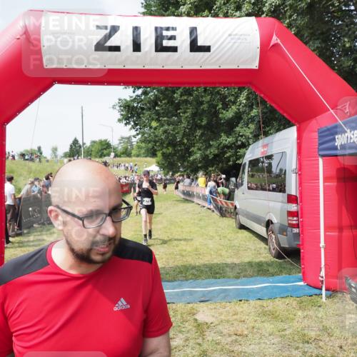 21.06.2025 - 27. Vierlanden-Triathlon MichiJ http://msf.ph/oto/8022740 15.06.2026 11:38:25 Ziel 417, 479, 499 meine-sportfotos.de