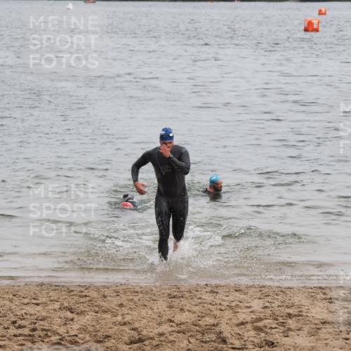 21.06.2025 - 27. Vierlanden-Triathlon MichiJ http://msf.ph/oto/8022742 15.06.2026 10:53:46 Schwimmen 650, 726 meine-sportfotos.de