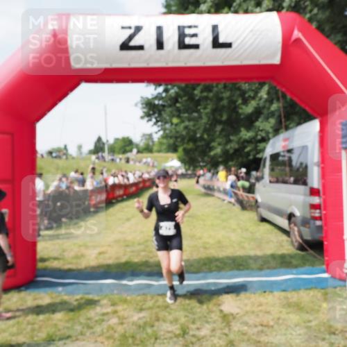21.06.2025 - 27. Vierlanden-Triathlon MichiJ http://msf.ph/oto/8022749 15.06.2026 11:38:26 Ziel 417, 479, 499 meine-sportfotos.de