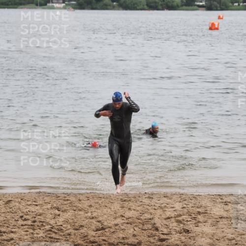21.06.2025 - 27. Vierlanden-Triathlon MichiJ http://msf.ph/oto/8022757 15.06.2026 10:53:47 Schwimmen 650, 726 meine-sportfotos.de