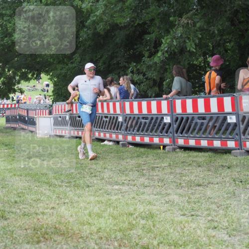 21.06.2025 - 27. Vierlanden-Triathlon KatJ http://msf.ph/oto/8022759 15.06.2025 13:22:24 Ziel 643 meine-sportfotos.de