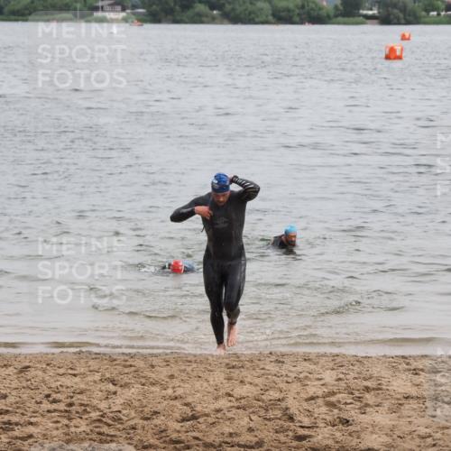 21.06.2025 - 27. Vierlanden-Triathlon MichiJ http://msf.ph/oto/8022760 15.06.2026 10:53:47 Schwimmen 650, 726 meine-sportfotos.de