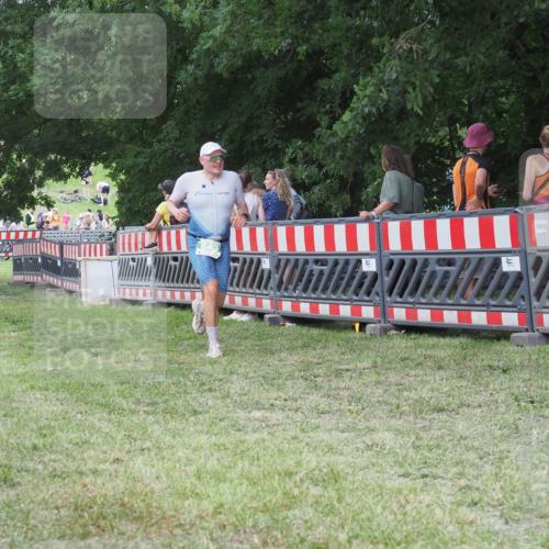 21.06.2025 - 27. Vierlanden-Triathlon KatJ http://msf.ph/oto/8022765 15.06.2025 13:22:24 Ziel 643 meine-sportfotos.de