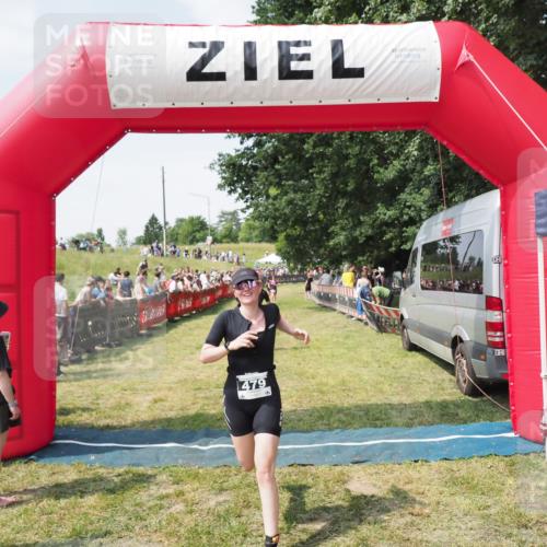 21.06.2025 - 27. Vierlanden-Triathlon MichiJ http://msf.ph/oto/8022766 15.06.2026 11:38:26 Ziel 417, 479, 499 meine-sportfotos.de