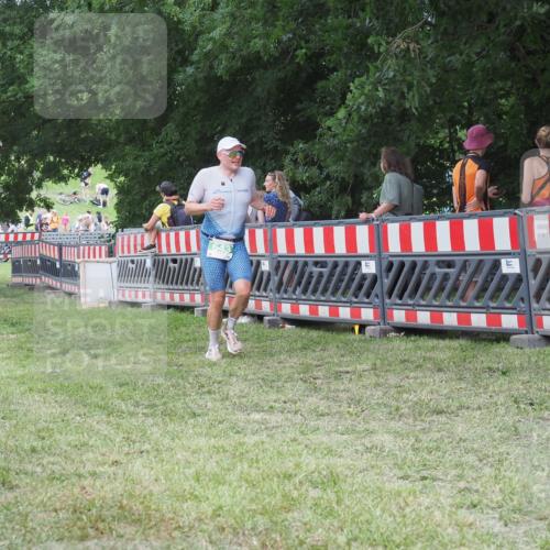 21.06.2025 - 27. Vierlanden-Triathlon KatJ http://msf.ph/oto/8022774 15.06.2025 13:22:24 Ziel 643 meine-sportfotos.de