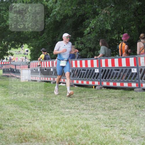 21.06.2025 - 27. Vierlanden-Triathlon KatJ http://msf.ph/oto/8022781 15.06.2025 13:22:24 Ziel 643 meine-sportfotos.de