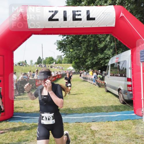 21.06.2025 - 27. Vierlanden-Triathlon MichiJ http://msf.ph/oto/8022783 15.06.2026 11:38:27 Ziel 417, 479, 499 meine-sportfotos.de
