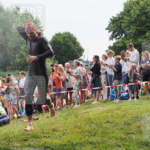 15.06.2025 - 27. Vierlanden-Triathlon KatJ http://msf.ph/oto/8022792 15.06.2025 10:55:30 Schwimmen 639, 656, 661, 740 meine-sportfotos.de