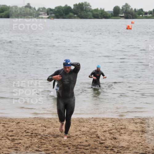 21.06.2025 - 27. Vierlanden-Triathlon MichiJ http://msf.ph/oto/8022802 15.06.2026 10:53:49 Schwimmen 650, 726 meine-sportfotos.de
