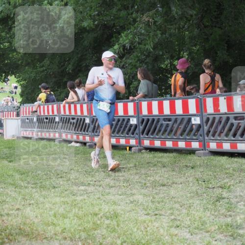 21.06.2025 - 27. Vierlanden-Triathlon KatJ http://msf.ph/oto/8022805 15.06.2025 13:22:25 Ziel 643 meine-sportfotos.de