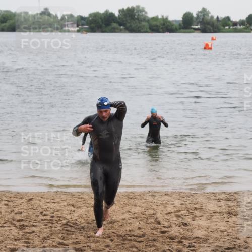 21.06.2025 - 27. Vierlanden-Triathlon MichiJ http://msf.ph/oto/8022812 15.06.2026 10:53:49 Schwimmen 650, 726 meine-sportfotos.de