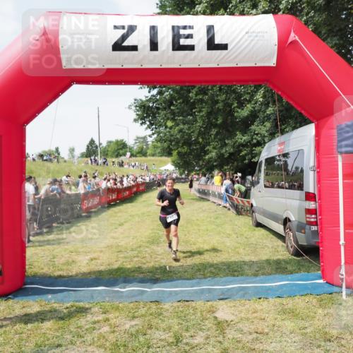 21.06.2025 - 27. Vierlanden-Triathlon MichiJ http://msf.ph/oto/8022814 15.06.2026 11:38:28 Ziel 417, 479, 499 meine-sportfotos.de