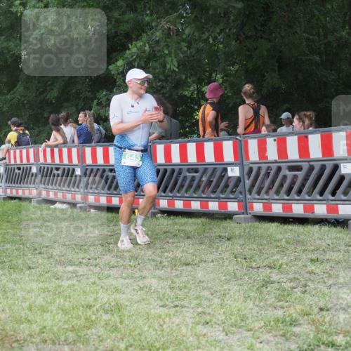 21.06.2025 - 27. Vierlanden-Triathlon KatJ http://msf.ph/oto/8022817 15.06.2025 13:22:25 Ziel 643 meine-sportfotos.de