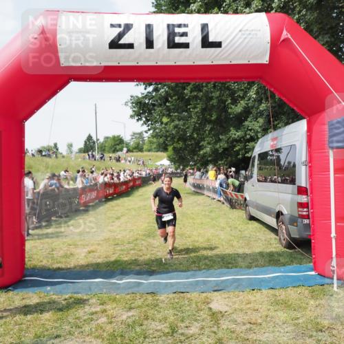 21.06.2025 - 27. Vierlanden-Triathlon MichiJ http://msf.ph/oto/8022822 15.06.2026 11:38:28 Ziel 417, 479, 499 meine-sportfotos.de