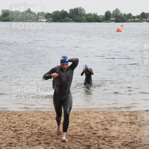 21.06.2025 - 27. Vierlanden-Triathlon MichiJ http://msf.ph/oto/8022826 15.06.2026 10:53:49 Schwimmen 650, 726 meine-sportfotos.de