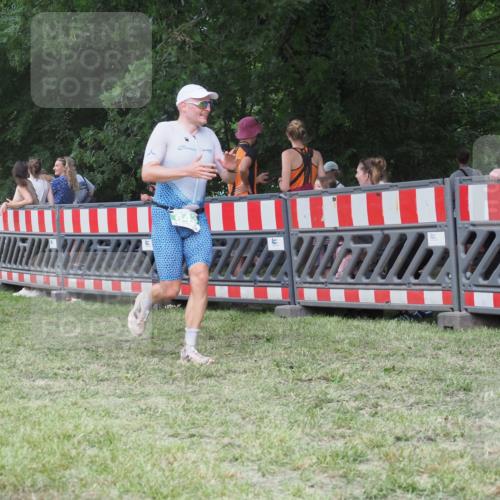 21.06.2025 - 27. Vierlanden-Triathlon KatJ http://msf.ph/oto/8022830 15.06.2025 13:22:25 Ziel 643 meine-sportfotos.de