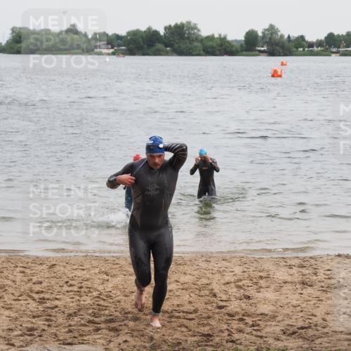 21.06.2025 - 27. Vierlanden-Triathlon MichiJ http://msf.ph/oto/8022831 15.06.2026 10:53:49 Schwimmen 650, 726 meine-sportfotos.de