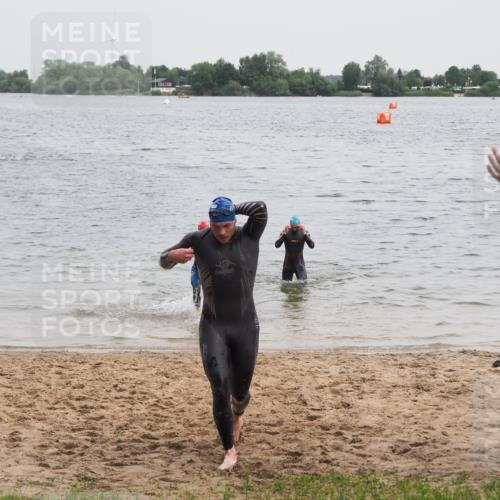 21.06.2025 - 27. Vierlanden-Triathlon MichiJ http://msf.ph/oto/8022838 15.06.2026 10:53:49 Schwimmen 650, 726 meine-sportfotos.de