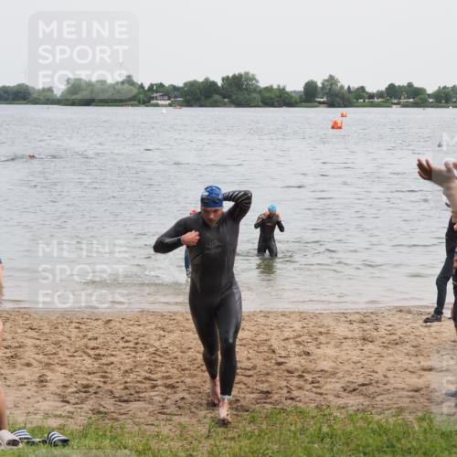 21.06.2025 - 27. Vierlanden-Triathlon MichiJ http://msf.ph/oto/8022846 15.06.2026 10:53:50 Schwimmen 650, 726 meine-sportfotos.de
