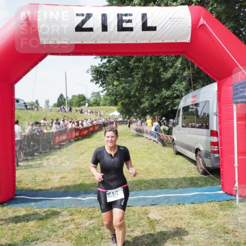 21.06.2025 - 27. Vierlanden-Triathlon MichiJ http://msf.ph/oto/8022855 15.06.2026 11:38:29 Ziel 417, 479, 484, 499 meine-sportfotos.de