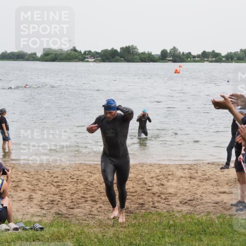 21.06.2025 - 27. Vierlanden-Triathlon MichiJ http://msf.ph/oto/8022856 15.06.2026 10:53:50 Schwimmen 650, 726 meine-sportfotos.de