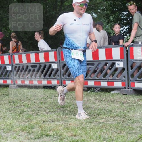 21.06.2025 - 27. Vierlanden-Triathlon KatJ http://msf.ph/oto/8022882 15.06.2025 13:22:26 Ziel 643 meine-sportfotos.de