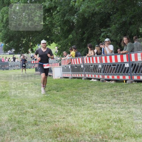 21.06.2025 - 27. Vierlanden-Triathlon KatJ http://msf.ph/oto/8022890 15.06.2025 13:22:40 Ziel 67, 642 meine-sportfotos.de