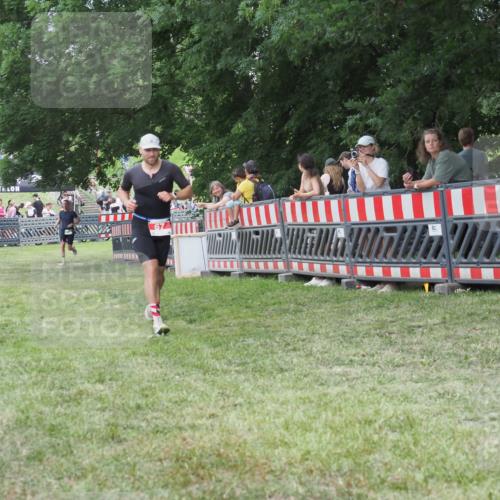 21.06.2025 - 27. Vierlanden-Triathlon KatJ http://msf.ph/oto/8022897 15.06.2025 13:22:40 Ziel 67, 642 meine-sportfotos.de