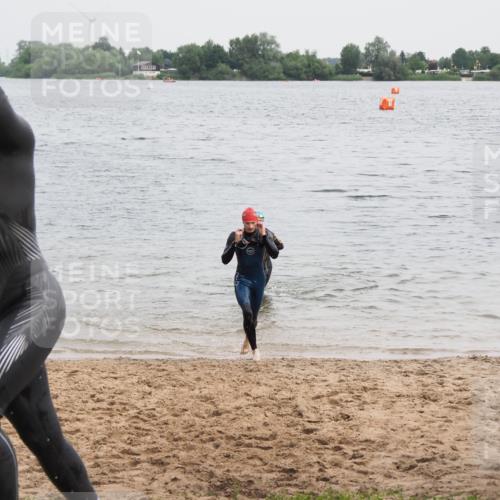 21.06.2025 - 27. Vierlanden-Triathlon MichiJ http://msf.ph/oto/8022900 15.06.2026 10:53:51 Schwimmen 650, 726, 757 meine-sportfotos.de