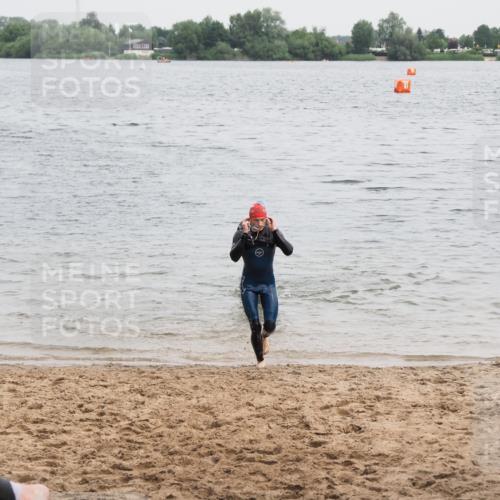 21.06.2025 - 27. Vierlanden-Triathlon MichiJ http://msf.ph/oto/8022905 15.06.2026 10:53:51 Schwimmen 650, 726, 757 meine-sportfotos.de