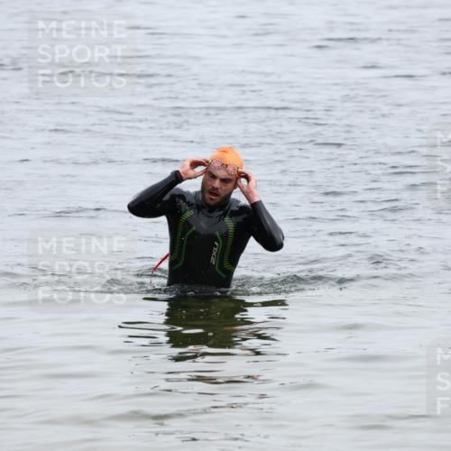15.06.2025 - 27. Vierlanden-Triathlon Lena Gebhardt http://msf.ph/oto/8022907 15.06.2025 10:50:53 Schwimmen  meine-sportfotos.de