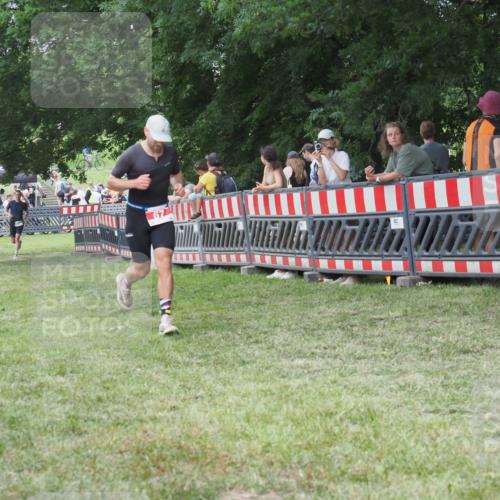 21.06.2025 - 27. Vierlanden-Triathlon KatJ http://msf.ph/oto/8022918 15.06.2025 13:22:40 Ziel 67, 642 meine-sportfotos.de