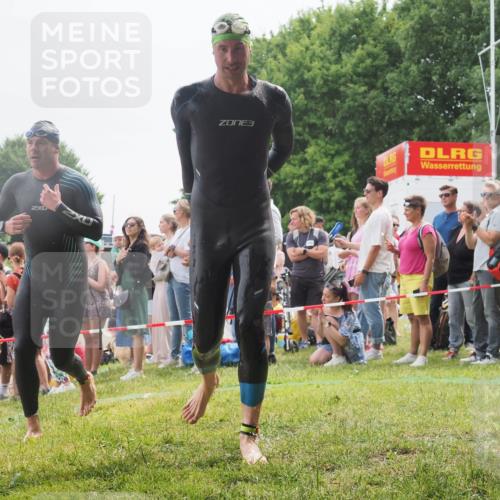 15.06.2025 - 27. Vierlanden-Triathlon KatJ http://msf.ph/oto/8022919 15.06.2025 10:55:36 Schwimmen 639, 656, 736, 740 meine-sportfotos.de
