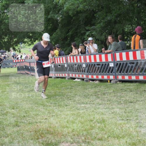 21.06.2025 - 27. Vierlanden-Triathlon KatJ http://msf.ph/oto/8022927 15.06.2025 13:22:40 Ziel 67, 642 meine-sportfotos.de