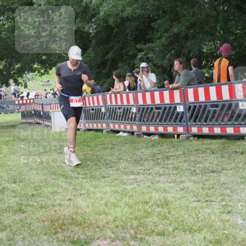 21.06.2025 - 27. Vierlanden-Triathlon KatJ http://msf.ph/oto/8022931 15.06.2025 13:22:40 Ziel 67, 642 meine-sportfotos.de