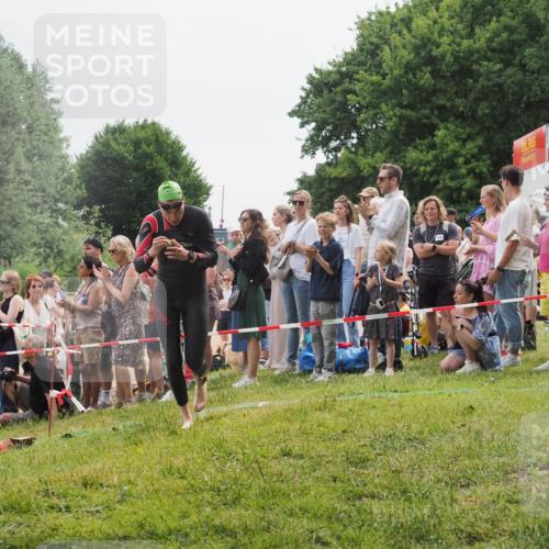 15.06.2025 - 27. Vierlanden-Triathlon KatJ http://msf.ph/oto/8022949 15.06.2025 10:55:39 Schwimmen 639, 656, 712, 736 meine-sportfotos.de