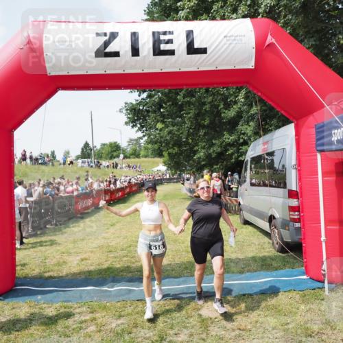 21.06.2025 - 27. Vierlanden-Triathlon MichiJ http://msf.ph/oto/8022975 15.06.2026 11:38:41 Ziel 618 meine-sportfotos.de