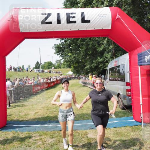 21.06.2025 - 27. Vierlanden-Triathlon MichiJ http://msf.ph/oto/8022983 15.06.2026 11:38:42 Ziel 618 meine-sportfotos.de