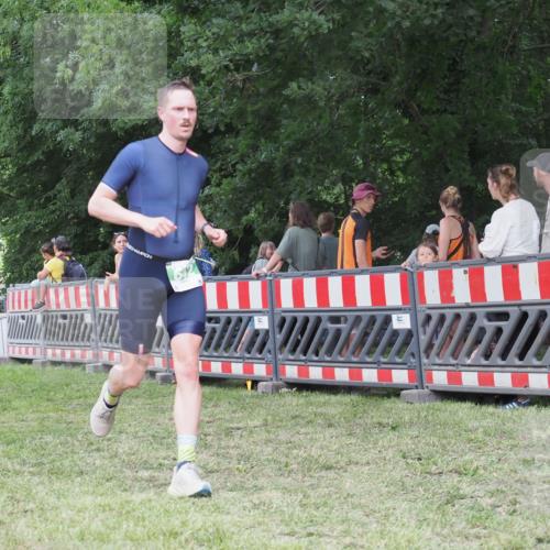 21.06.2025 - 27. Vierlanden-Triathlon KatJ http://msf.ph/oto/8022992 15.06.2025 13:22:48 Ziel 642, 841 meine-sportfotos.de
