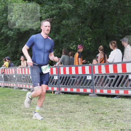 21.06.2025 - 27. Vierlanden-Triathlon KatJ http://msf.ph/oto/8022994 15.06.2025 13:22:48 Ziel 642, 841 meine-sportfotos.de
