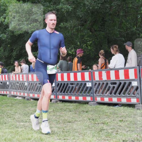 21.06.2025 - 27. Vierlanden-Triathlon KatJ http://msf.ph/oto/8023000 15.06.2025 13:22:48 Ziel 642, 841 meine-sportfotos.de