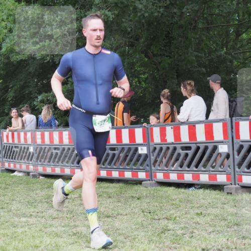21.06.2025 - 27. Vierlanden-Triathlon KatJ http://msf.ph/oto/8023003 15.06.2025 13:22:48 Ziel 642, 841 meine-sportfotos.de