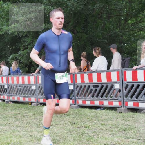 21.06.2025 - 27. Vierlanden-Triathlon KatJ http://msf.ph/oto/8023005 15.06.2025 13:22:49 Ziel 642, 841 meine-sportfotos.de