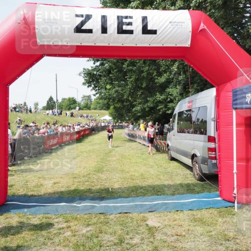 21.06.2025 - 27. Vierlanden-Triathlon MichiJ http://msf.ph/oto/8023009 15.06.2026 11:38:48 Ziel 594, 618 meine-sportfotos.de