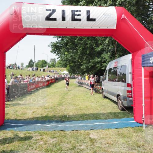 21.06.2025 - 27. Vierlanden-Triathlon MichiJ http://msf.ph/oto/8023016 15.06.2026 11:38:48 Ziel 594, 618 meine-sportfotos.de