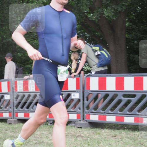 21.06.2025 - 27. Vierlanden-Triathlon KatJ http://msf.ph/oto/8023020 15.06.2025 13:22:49 Ziel 642, 841 meine-sportfotos.de