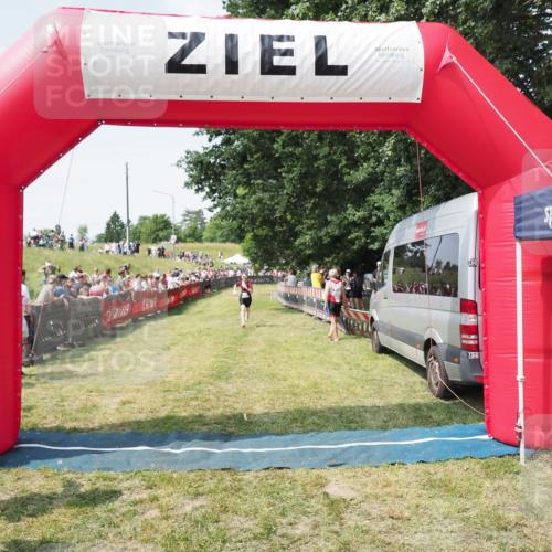 21.06.2025 - 27. Vierlanden-Triathlon MichiJ http://msf.ph/oto/8023024 15.06.2026 11:38:48 Ziel 594, 618 meine-sportfotos.de