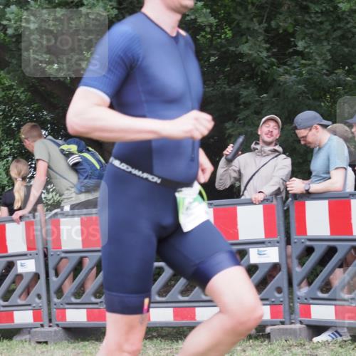 21.06.2025 - 27. Vierlanden-Triathlon KatJ http://msf.ph/oto/8023029 15.06.2025 13:22:49 Ziel 642, 841 meine-sportfotos.de